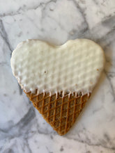 Load image into Gallery viewer, Stroopwafel Heart Wedding Favors